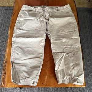 Old navy Pixie crop kakhi pants size 16W short
